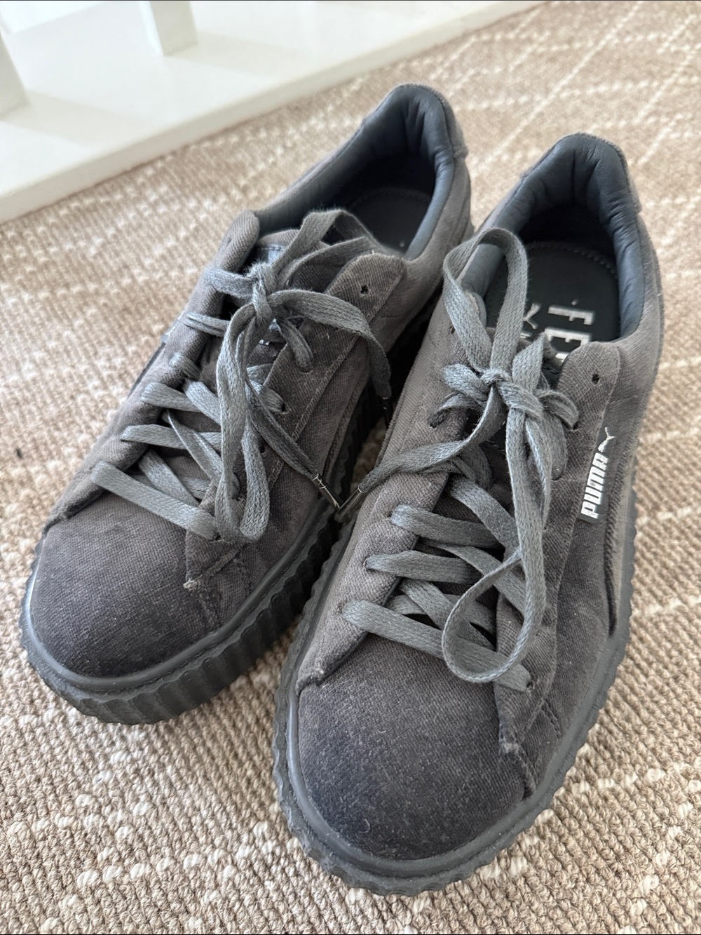 Puma Men’s Charcoal Gray Suede Low-Top Sneakers. US7